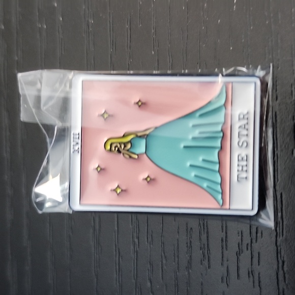Taylor Swift Inspired Enamel Pin - Picture 3 of 3